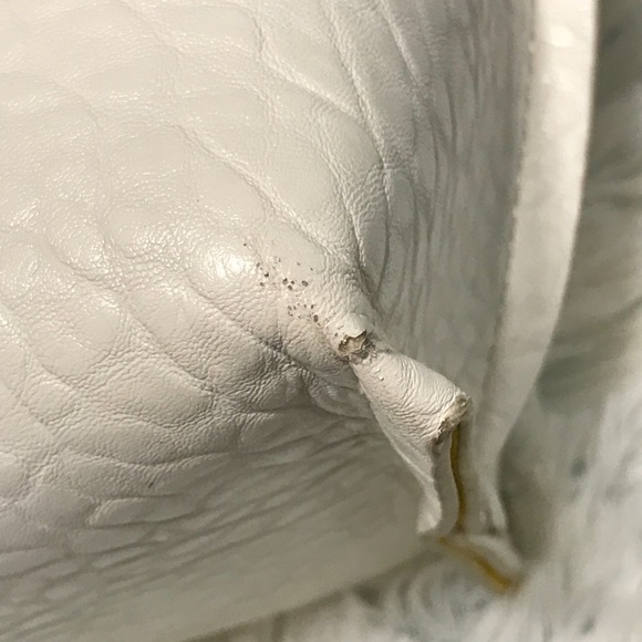 Large Tote with Tassel - Picture 7 of 8